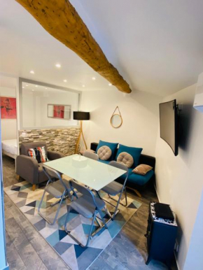 Appartement avec balcon au cœur du suquet